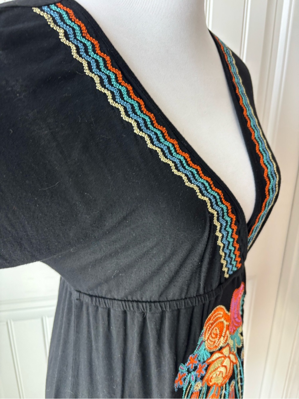 Black Embroidered V-Neck Mini Dress with Multicolor Floral Motif - Picture 7 of 8
